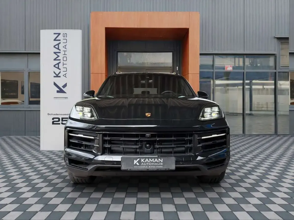 Gebraucht Porsche Cayenne 470 PS (345 kW) 2025 Schwarz SUV