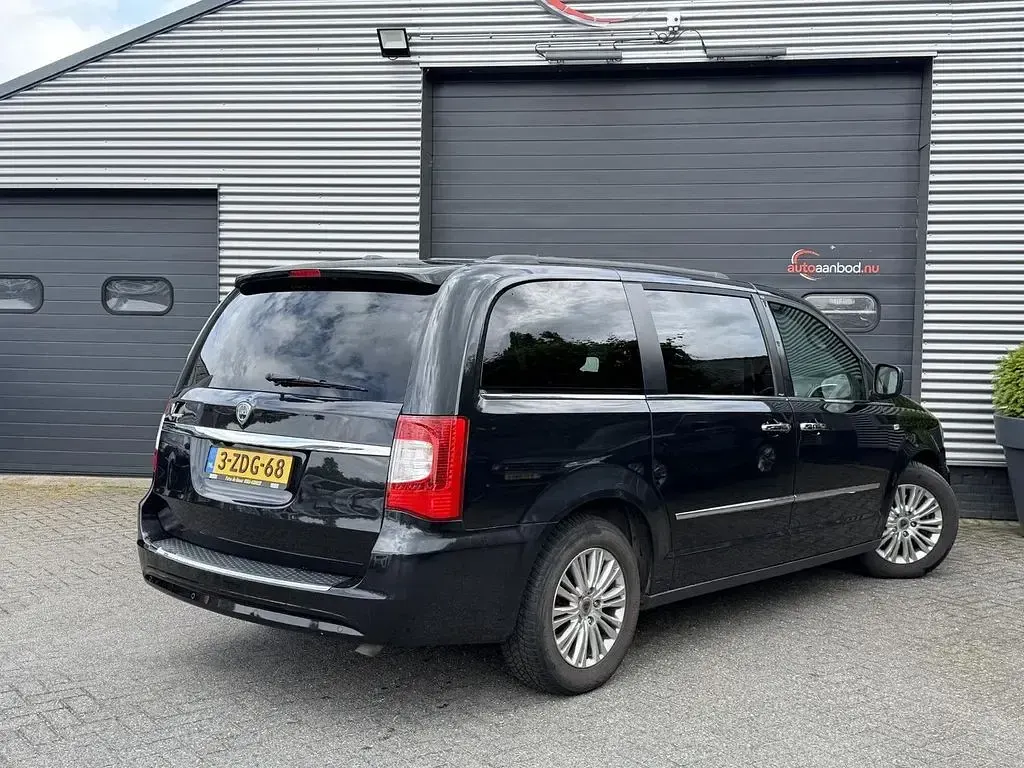 Gebraucht Lancia Voyager Gold 163 PS (119 kW) 2012 Schwarz Van / Kleinbus