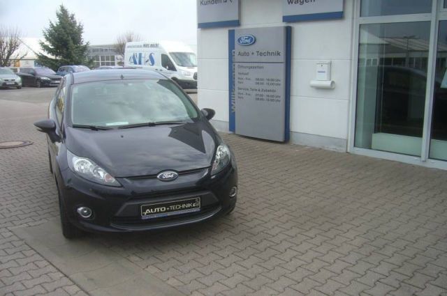Gebraucht Ford Fiesta Champions Edition 82 PS (60 kW) 2012 Schwarz metallic Kleinwagen