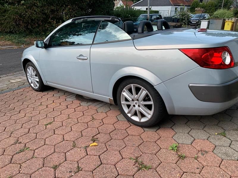 Silber Gebraucht 2004 Renault Mégane Cabriolet Cabrio | 1.000 € (Superpreis) - Bild 1/4