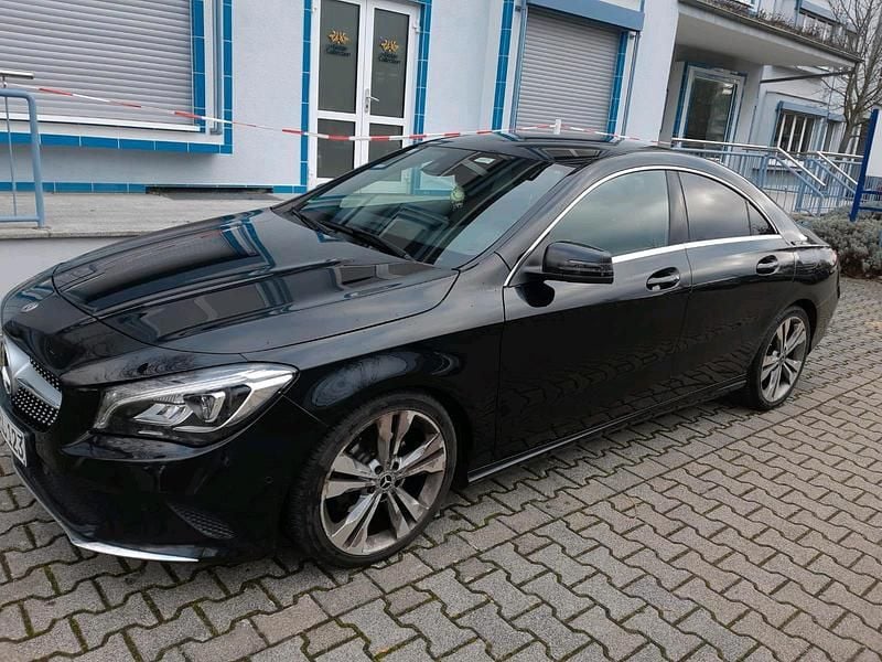 Schwarz Gebraucht 2018 Mercedes CLA200 Coupé | 17.600 € (Fairer Preis) - Bild 1/4
