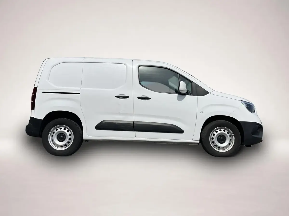 Gebraucht Opel Combo Edition 102 PS (75 kW) 2020 Manufacturer Van / Kleinbus