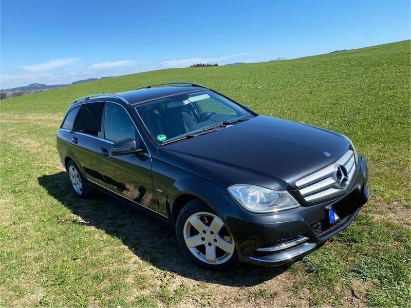 Schwarz Gebraucht 2013 Mercedes C200 Elegance Kombi | 8.590 € (Fairer Preis) - Bild 1/4