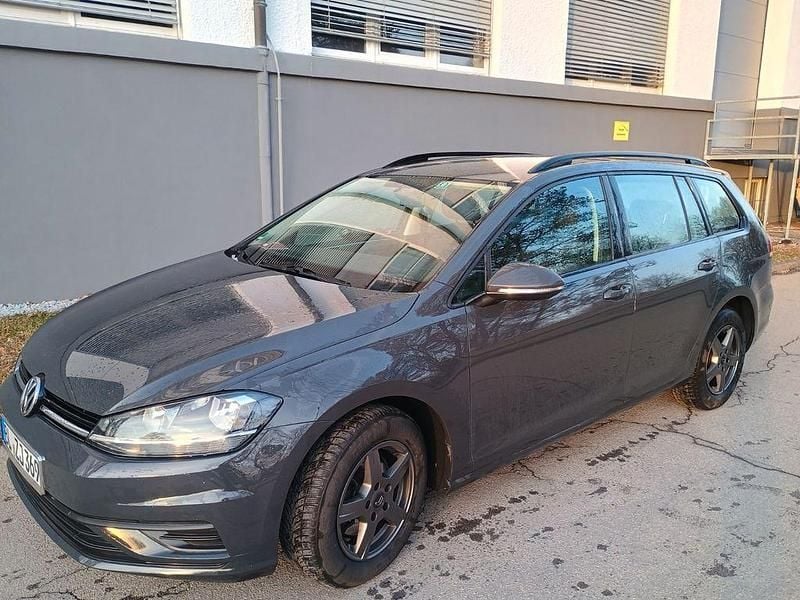 Gebraucht VW Golf VII Trendline 116 PS (85 kW) 2019 Grau Kombi