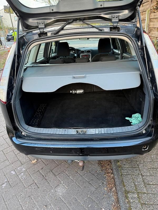 Second-hand Ford Focus 109 CP (80 kW) 2011 Negru Break