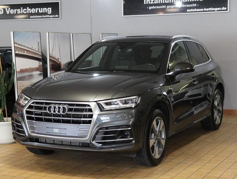 Grau Gebraucht 2020 Audi Q5 Sport SUV | 37.950 € (Teuer) - Bild 1/4