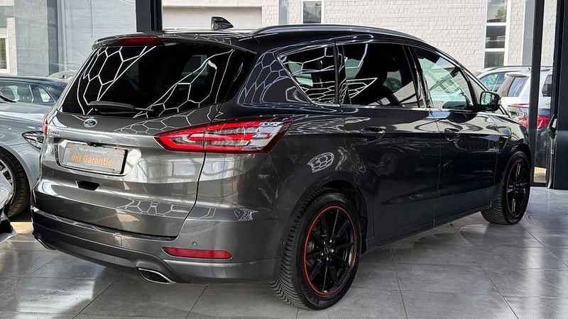 Gebraucht Ford S-MAX Titanium 190 PS (139 kW) 2019 Grau Van / Kleinbus