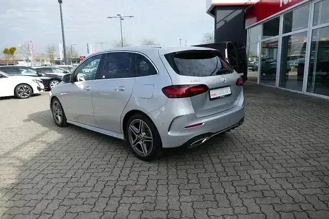 Gebraucht Mercedes B200 AMG line 177 PS (130 kW) 2024 Silber Kleinwagen