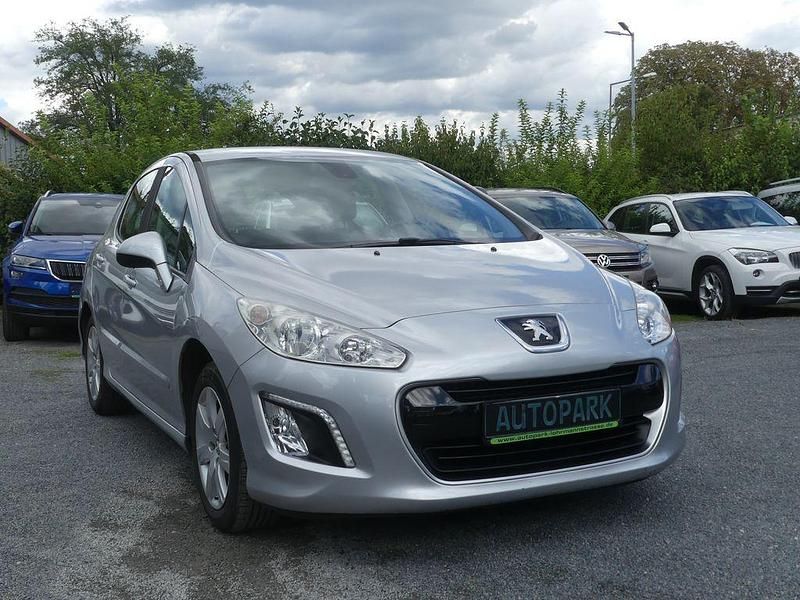 Gebraucht Peugeot 308 Active 120 PS (88 kW) 2012 Grau Limousine