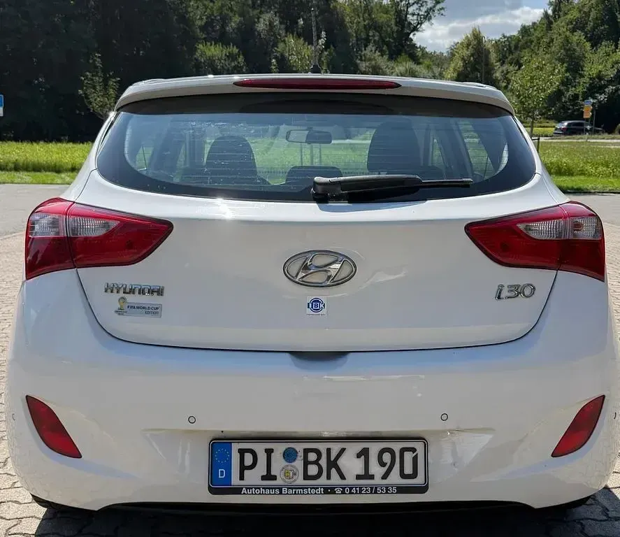 Gebraucht Hyundai i30 Edition 135 PS (99 kW) 2015 Weiß Limousine