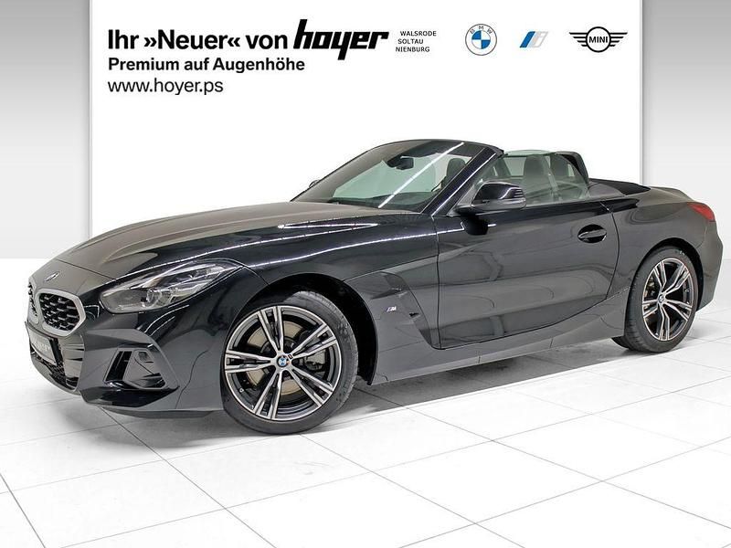 Black sapphire metallic (metallic) Gebraucht 2024 BMW Z4 Sport Line Cabrio | 42.830 € (Etwas zu teuer) - Bild 1/4
