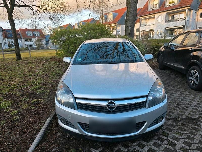 Gebraucht Opel Astra GTC 90 PS (66 kW) 2010 Silber Coupé