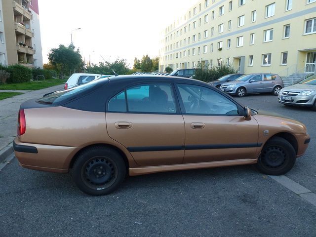 Gebraucht Mitsubishi Carisma 125 PS (91 kW) 2000 Braun metallic Limousine