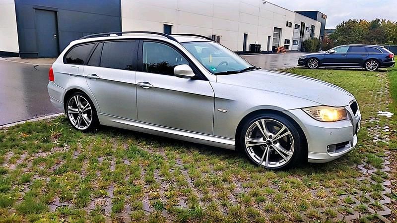 Gebraucht BMW 318 143 PS (105 kW) 2010 Grau Kombi