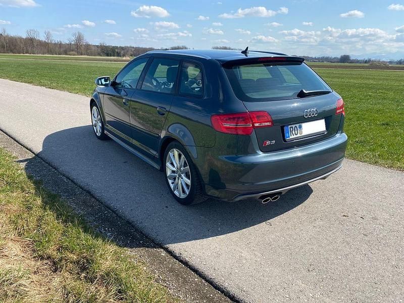Gebraucht Audi S3 Ambiente 265 PS (194 kW) 2012 Grau Kleinwagen