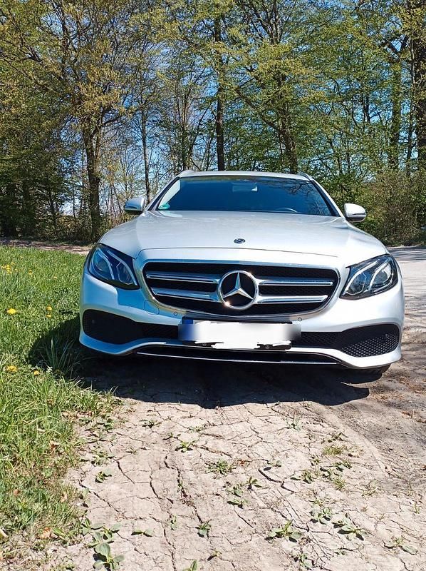 Gebraucht Mercedes E220 194 PS (142 kW) 2018 Silber Kombi