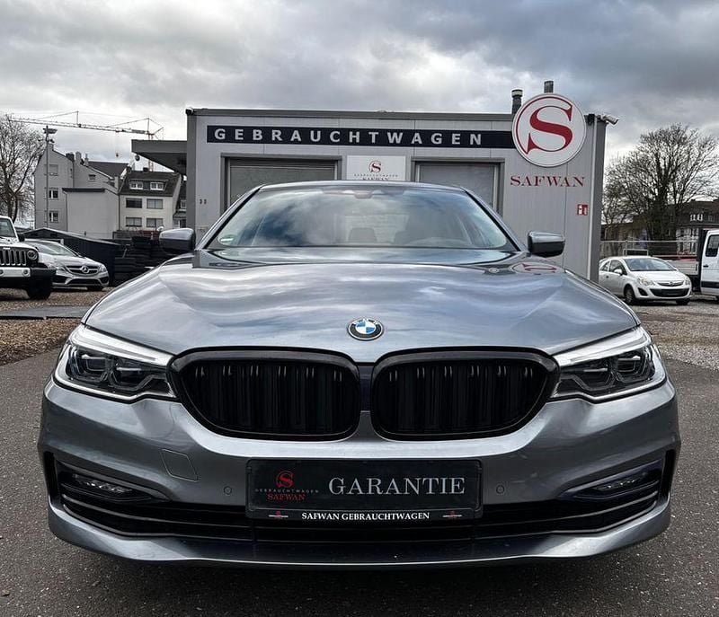 Gebraucht BMW 520 Sport Line 190 PS (139 kW) 2018 Blau Limousine