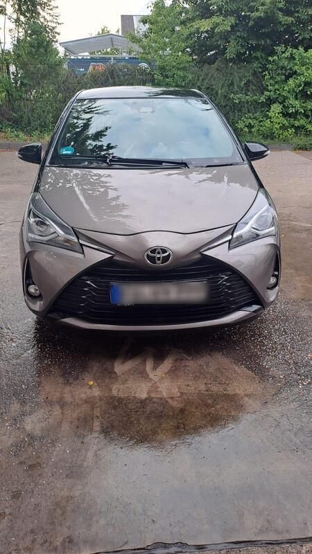 Braun Gebraucht 2019 Toyota Yaris Kleinwagen | 11.500 € (Fairer Preis) - Bild 1/4