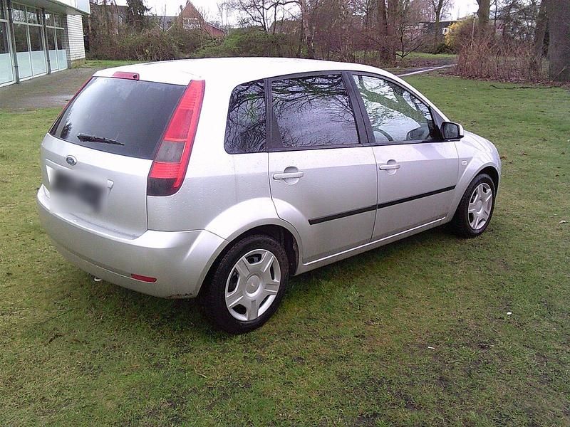 Gebraucht Ford Fiesta 80 PS (58 kW) 2005 Silber Kleinwagen