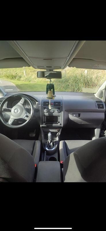 Gebraucht VW Touran 140 PS (102 kW) 2014 Blau Van / Kleinbus