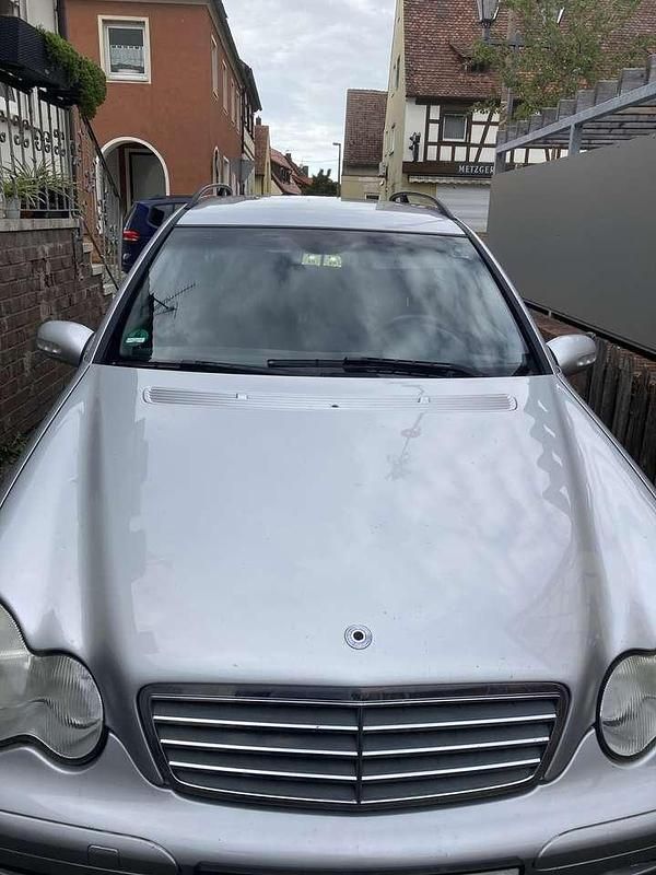 Grau Gebraucht 2003 Mercedes C220 Kombi | 1.300 € (Fairer Preis) - Bild 1/4