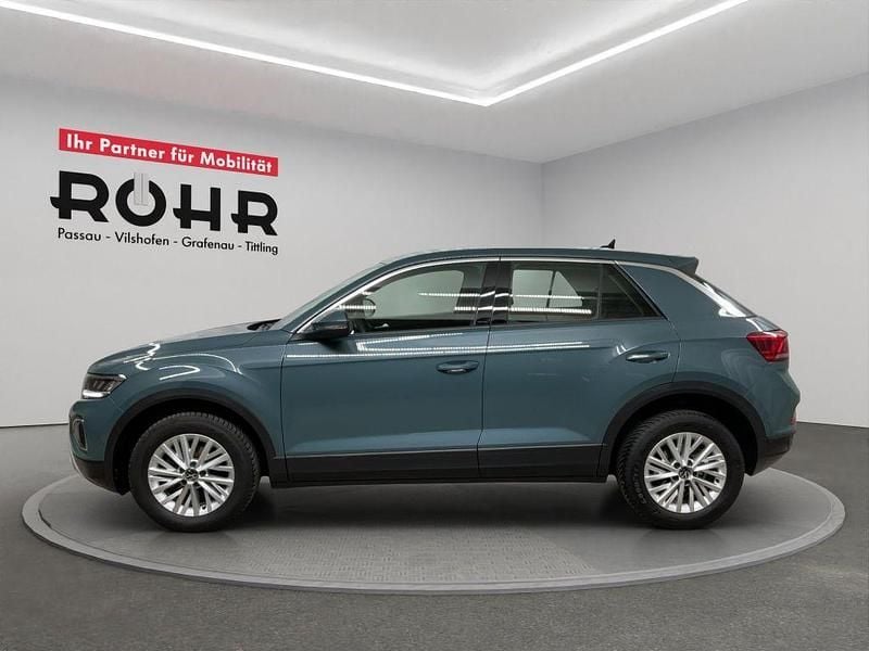 Gebraucht VW T-Roc Basis 110 PS (80 kW) 2023 Petroleum blue metallic SUV