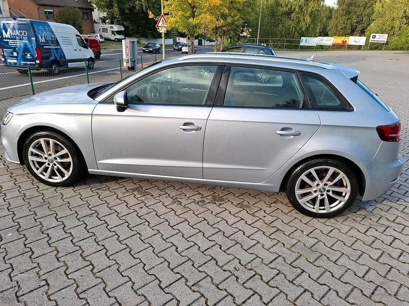 Silber Gebraucht 2018 Audi A3 Limousine | 12.999 € (Superpreis) - Bild 1/4