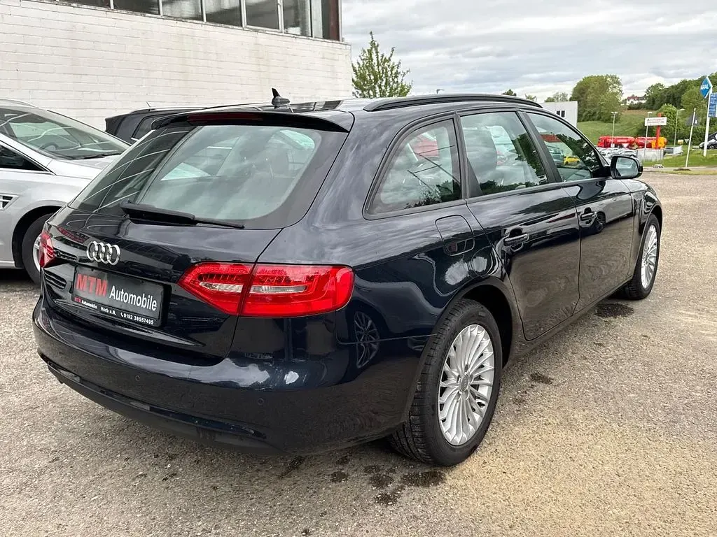 Gebraucht Audi A4 Attraction 150 PS (110 kW) 2015 Blau Kombi