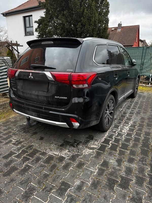 Gebraucht Mitsubishi Outlander 150 PS (110 kW) 2015 Schwarz SUV