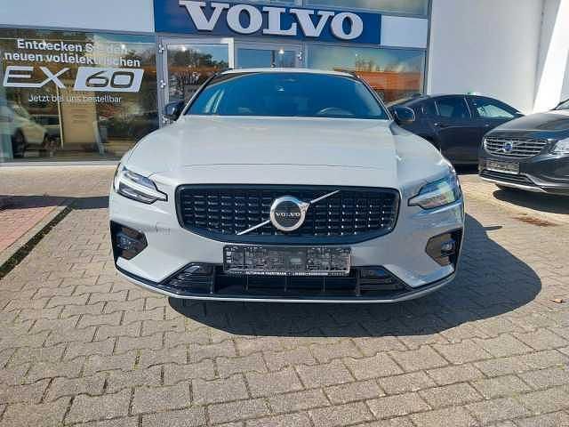 Gebraucht Volvo V60 145 PS (106 kW) 2023 Kombi