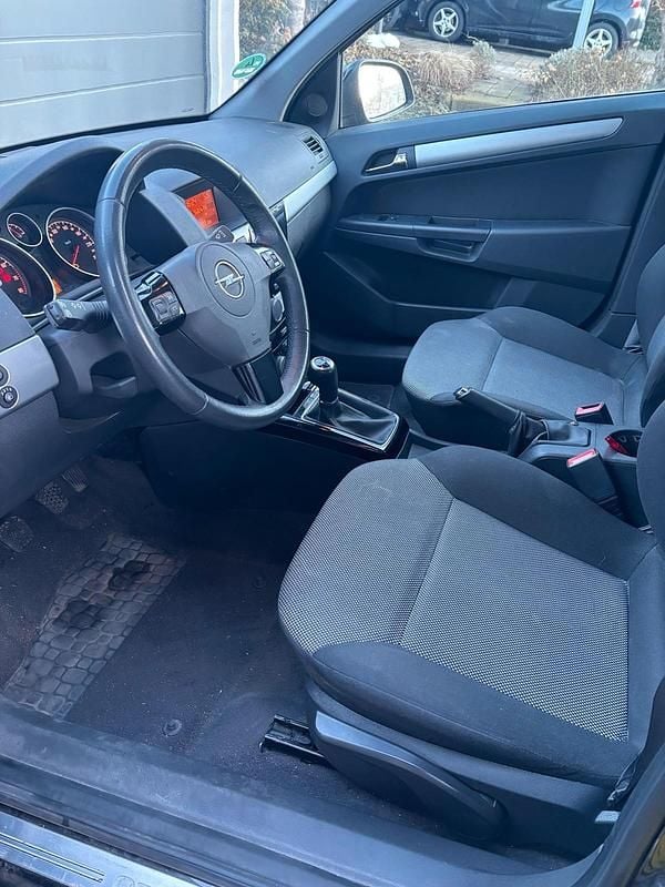 Gebraucht Opel Astra 116 PS (85 kW) 2010 Schwarz Kombi