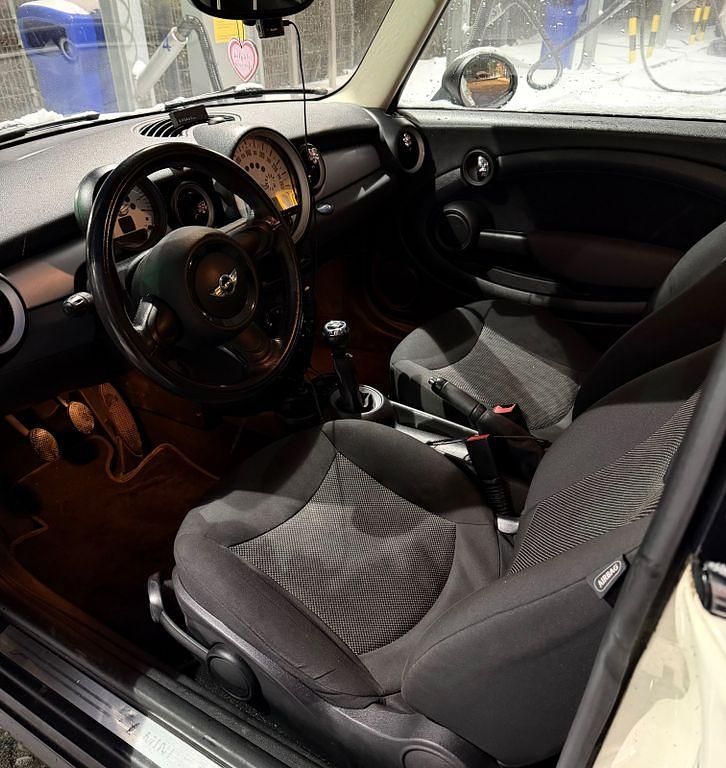 Gebraucht Mini ONE 75 PS (55 kW) 2011 Weiß Kleinwagen