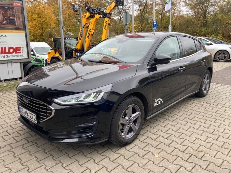 Schwarz Gebraucht 2023 Ford Focus Titanium Limousine | 20.990 € (Fairer Preis) - Bild 1/4