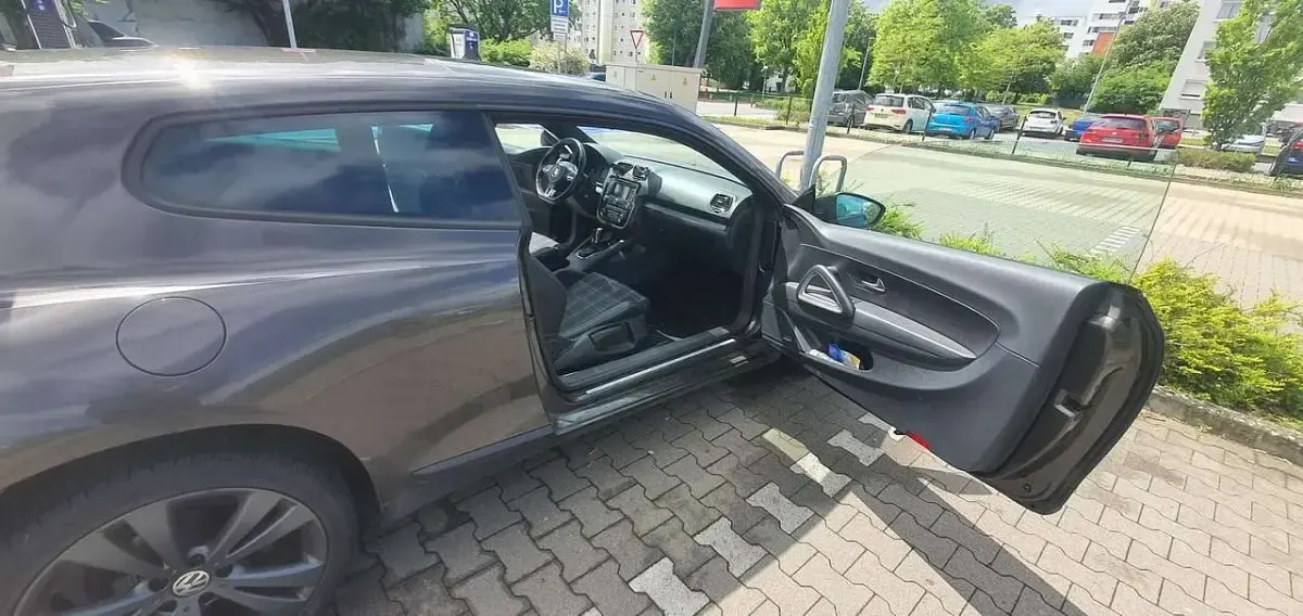 Gebraucht VW Scirocco Edition 140 PS (102 kW) 2011 Braun Coupé