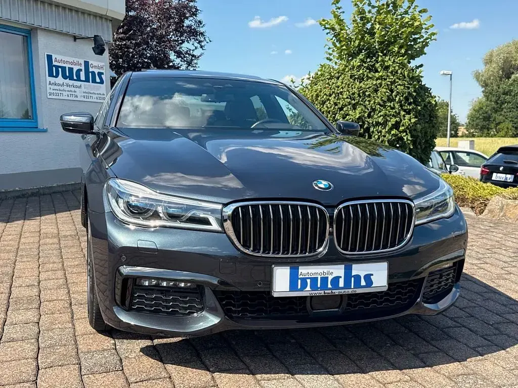 Gebraucht BMW 740L M Sport 320 PS (235 kW) 2019 Singapur grau metallic Limousine