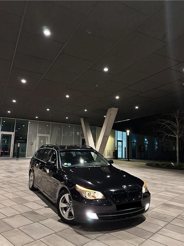 Gebraucht BMW 530 235 PS (172 kW) 2009 Schwarz Kombi