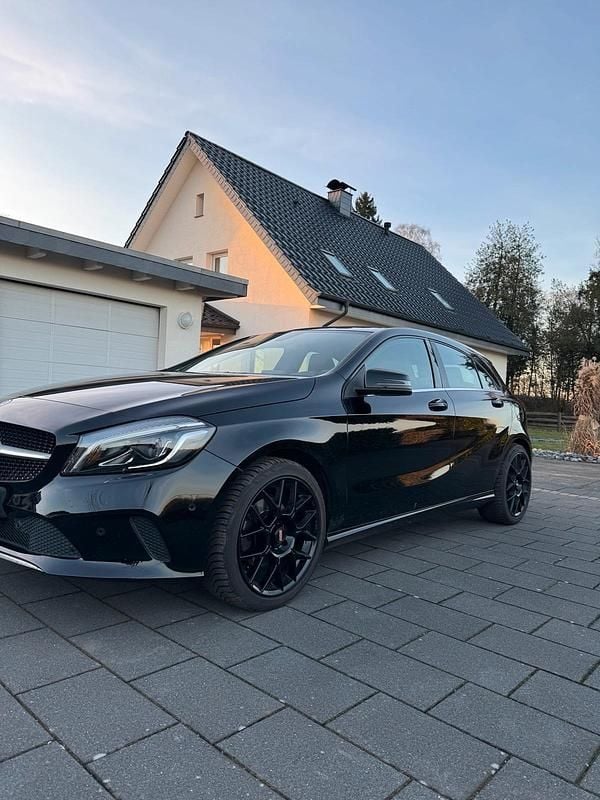 Gebraucht Mercedes A180 122 PS (89 kW) 2016 Schwarz Kombi