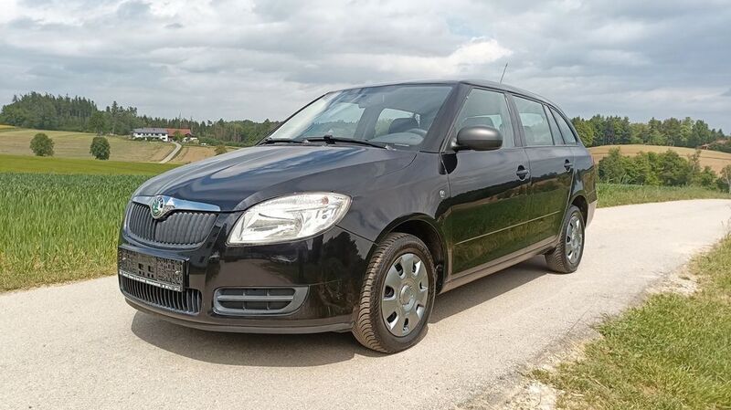 Schwarz Gebraucht 2010 Skoda Fabia Classic Kombi | 2.880 € (Guter Preis) - Bild 1/4