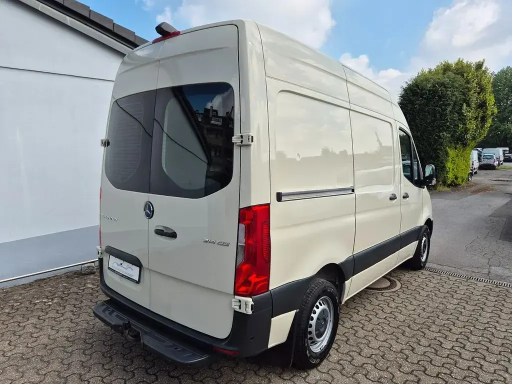 Używany Mercedes Sprinter 143 KM (105 kW) 2021 Szary Van