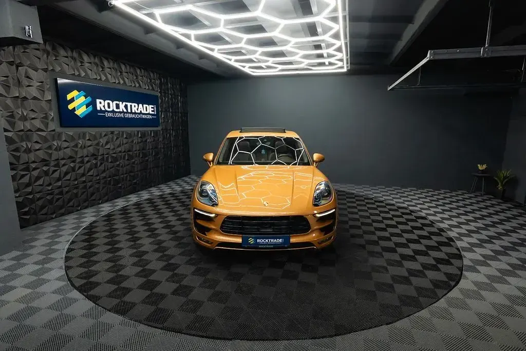 Gebraucht Porsche Macan Turbo Chrono 400 PS (294 kW) 2015 Braun SUV