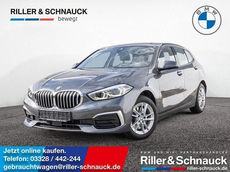 Mineralgrau Gebraucht 2021 BMW 118 Luxury Line Kleinwagen | 24.950 € (Teuer) - Bild 1/4