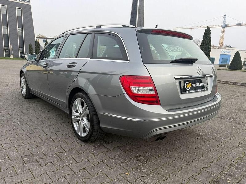 Gebraucht Mercedes C200 136 PS (100 kW) 2011 Palladiumsilber Kombi