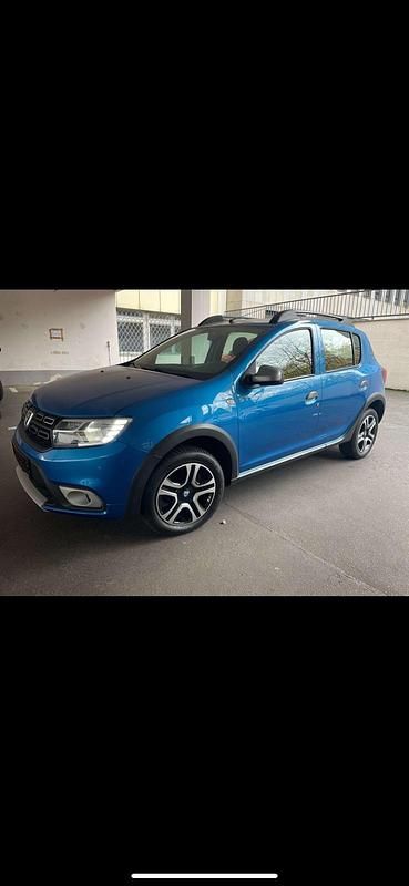 Andere außenfarben Gebraucht 2017 Dacia Sandero Stepway Kleinwagen | 8.699 € (Fairer Preis) - Bild 1/4