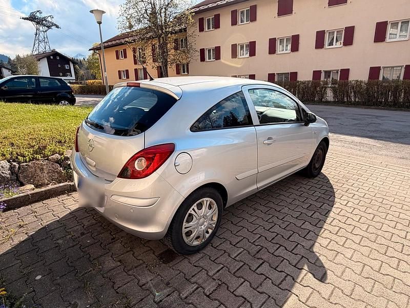 Usata Opel Corsa 60 CV (44 kW) 2006 Argento Utilitaria