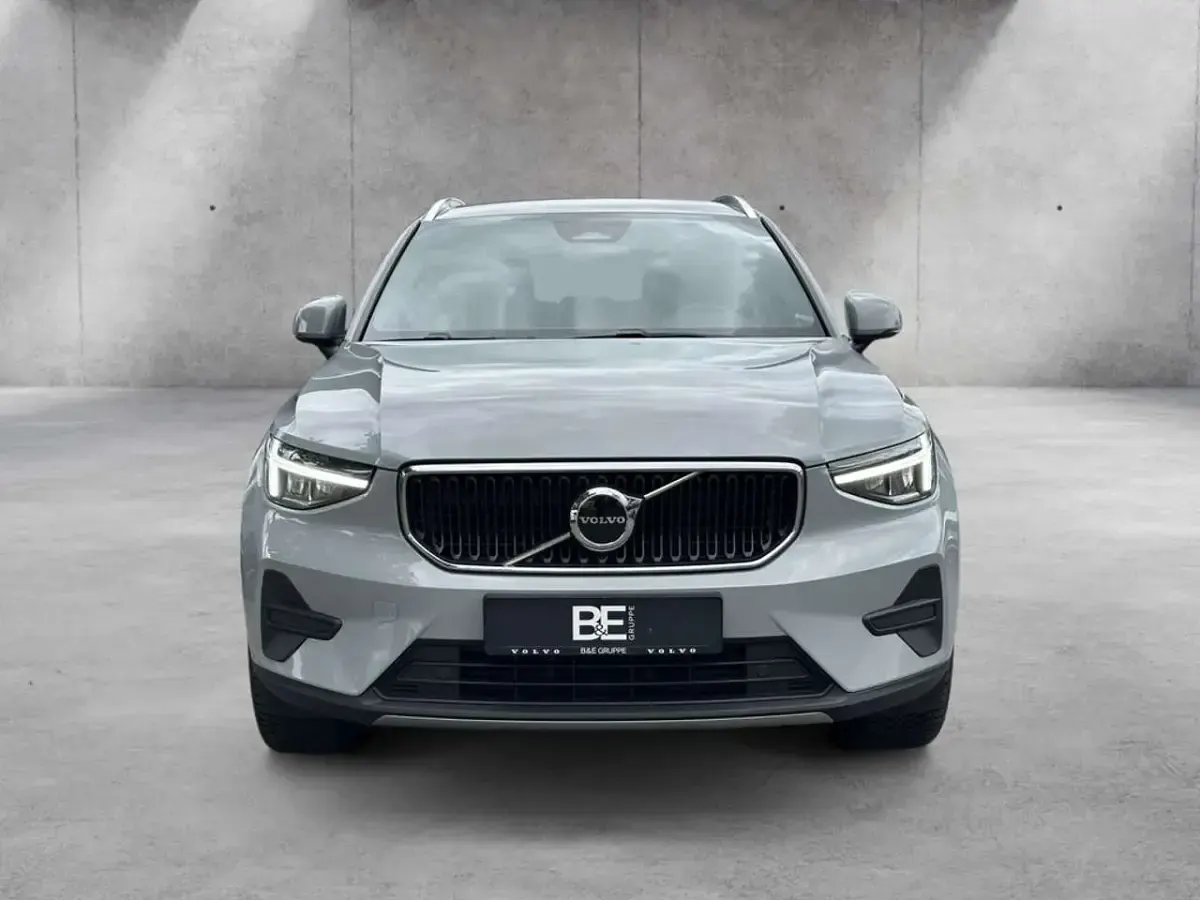Gebraucht Volvo XC40 Core 163 PS (119 kW) 2024 Vapour grey SUV