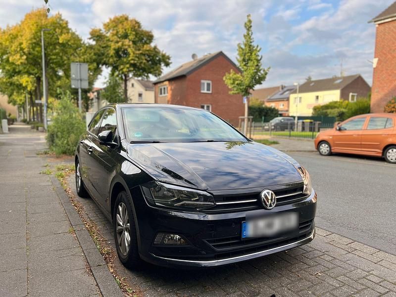 Schwarz Gebraucht 2018 VW Polo Highline Kleinwagen | 9.700 € - Bild 1/4