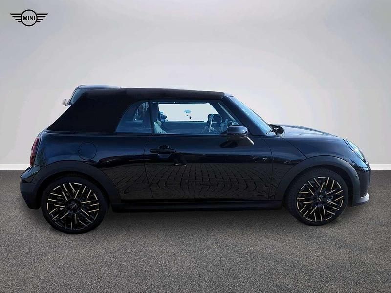 Gebraucht Mini Cooper Cabriolet Favoured 163 PS (119 kW) 2024 Schwarz Cabrio