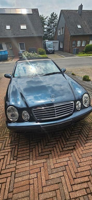 Blau Gebraucht 1999 Mercedes CLK230 Cabrio | 7.500 € (Etwas zu teuer) - Bild 1/4