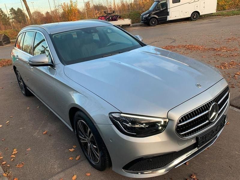 Gebraucht Mercedes E220 Avantgarde 192 PS (141 kW) 2022 Silber Limousine