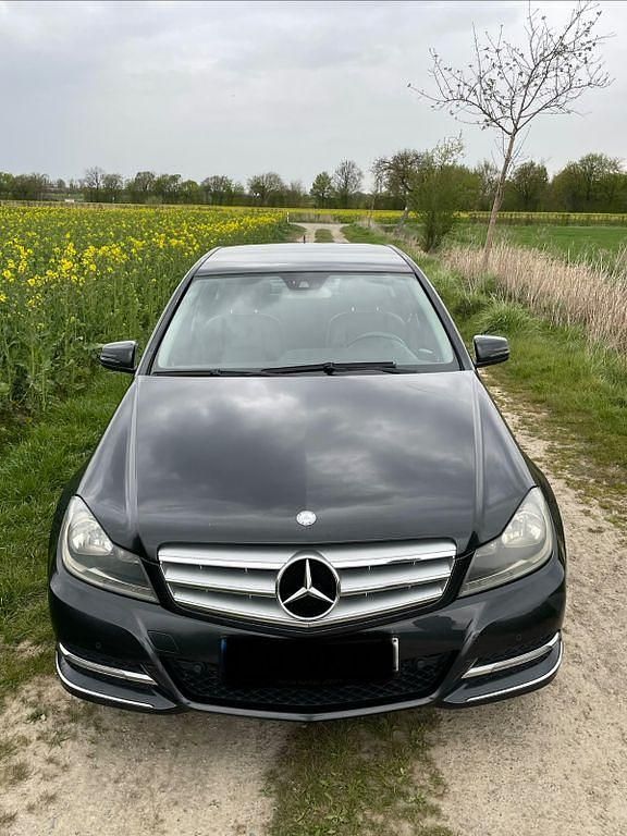 Gebraucht Mercedes C220 Avantgarde 170 PS (125 kW) 2011 Schwarz Limousine